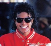 Smile-michael-jackson-25575984-452-409